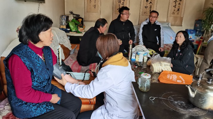 九九重陽節(jié)，濃濃敬老情 ——集團(tuán)駐村工作隊(duì)開展重陽節(jié)走訪慰問活動(dòng)