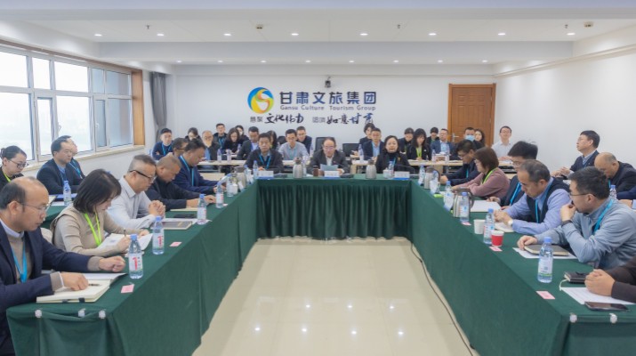 11月21日上午，甘肅文旅集團(tuán)召開(kāi)申請(qǐng)?jiān)圏c(diǎn)子公司現(xiàn)場(chǎng)評(píng)審會(huì)。集團(tuán)公司黨委書(shū)記、董事長(zhǎng)石培文出席并講話(huà)。申請(qǐng)?jiān)圏c(diǎn)并初選入圍的甘肅文旅集團(tuán)渭源投資有限公司、甘肅新驛站文化旅游有限公司、蘭州云頂文化旅游有限